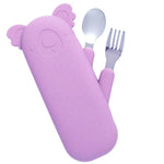 The Cotton Cloud Sztućce dziecięce w etui Zoe the Koala w kolorze Lilac
