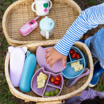 The Cotton Cloud Sztućce dziecięce w etui Zoe the Koala w kolorze Lilac