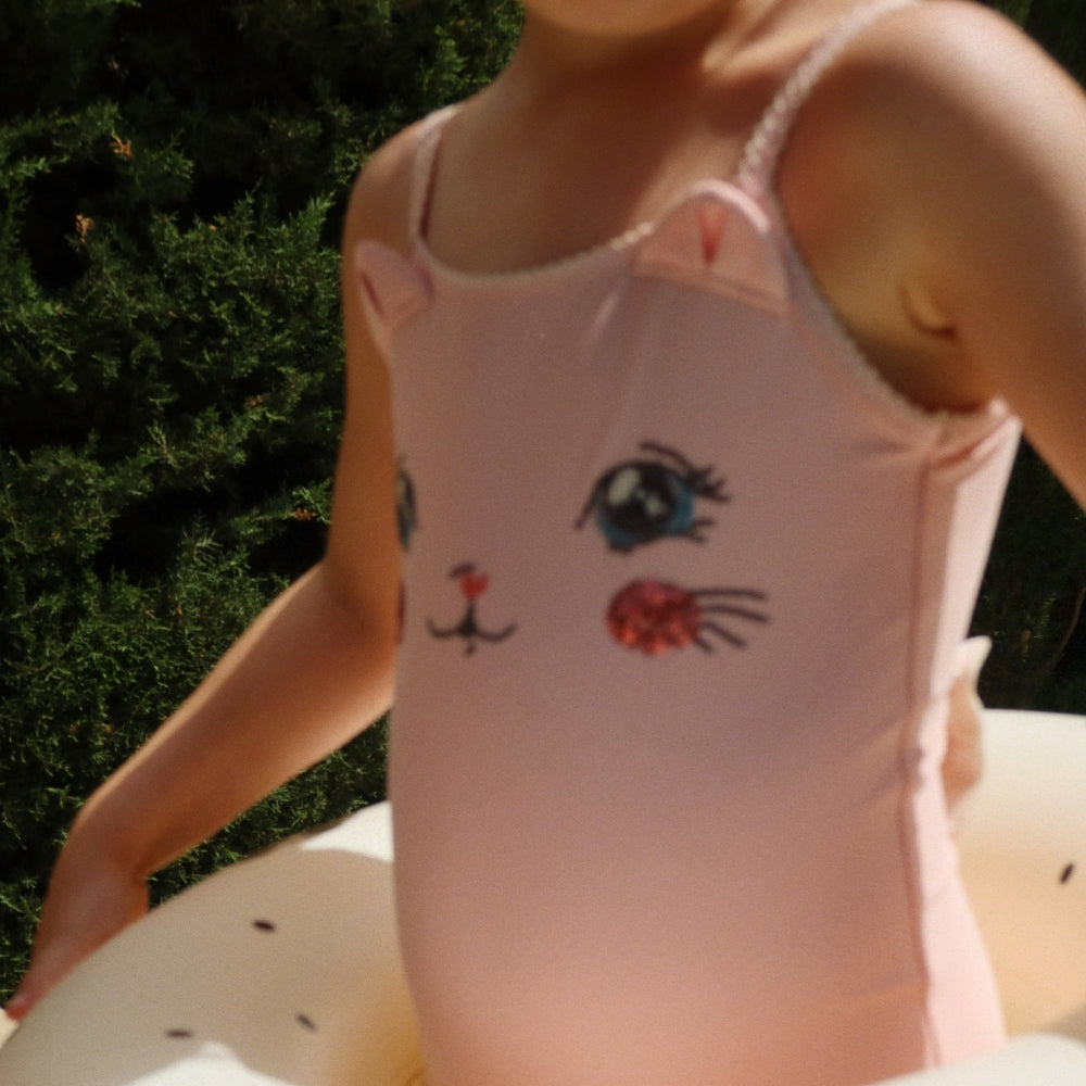 Konges Slojd Strój kąpielowy dla dziewczynki jednoczęściowy Kitty Powder Pink