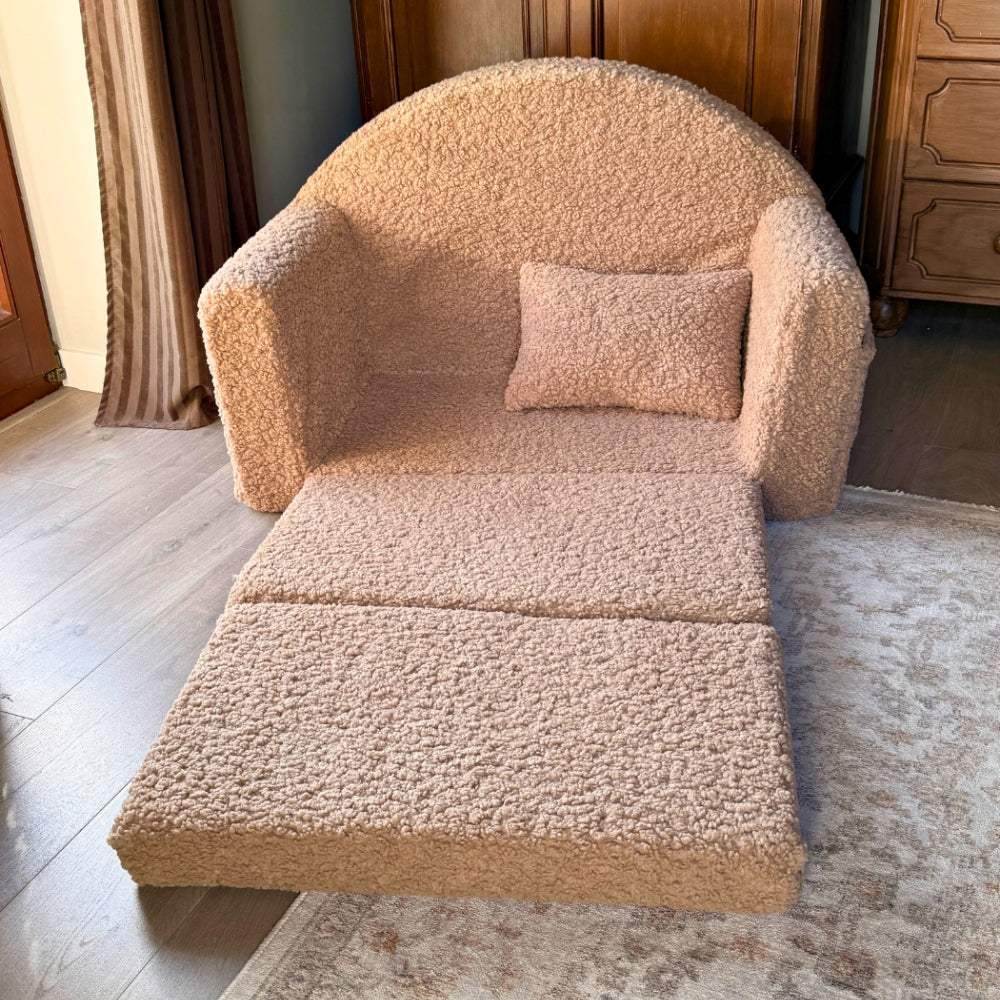 Muzpony Futrzana rozkładana mini sofa dziecięca Teddy premium beige