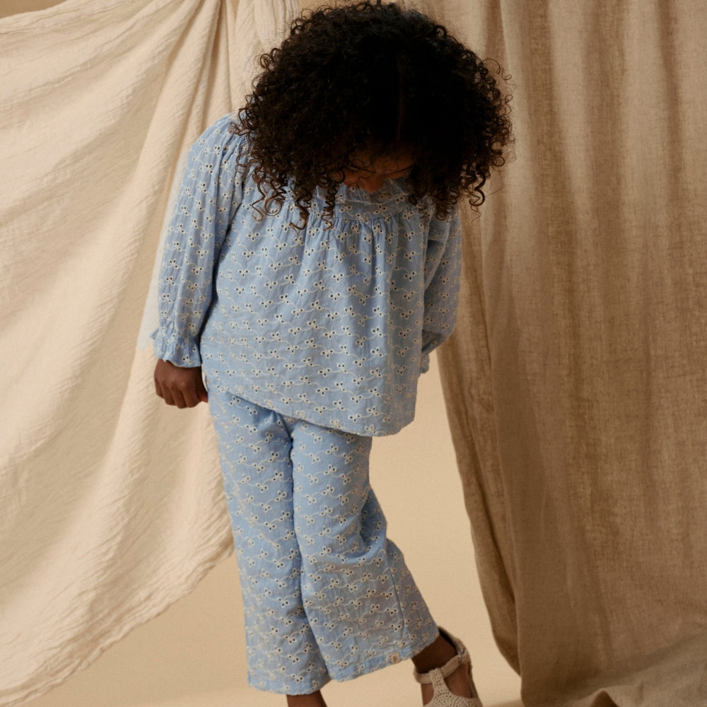Lil’ Atelier Bluzka dziecięca dla dziewczynki z falbanką Zen Blue NMFTESSIE