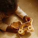 Mrs Ertha Drewniany piesek na kółkach Poppy