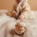 Mrs Ertha Miękka zabawka antystresowa owieczka Squichymals Wooly