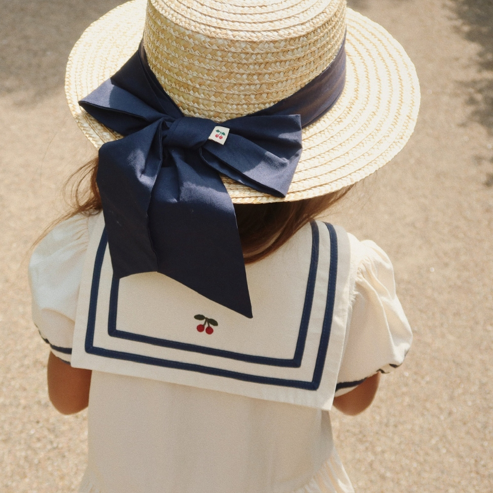 Konges Slojd Słomiany kapelusz z kokardą Allie Sailor Hat Navy blazer
