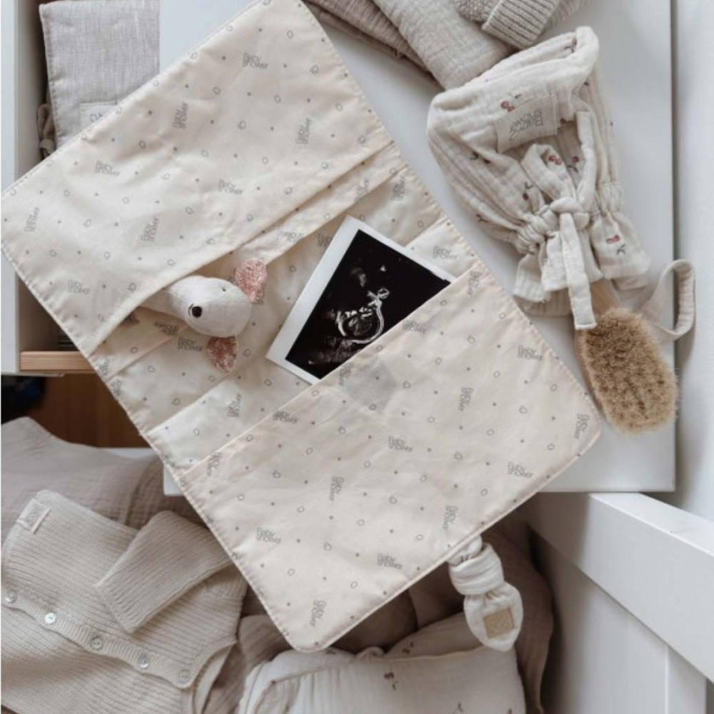 Babyshower Etui na książeczkę zdrowia dziecka Misty Woods