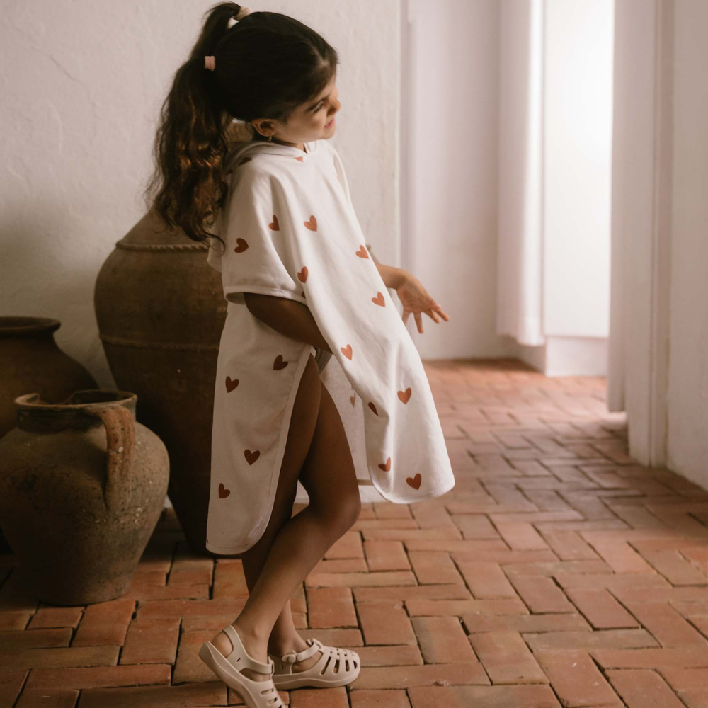 Mrs Ertha Ponczo dla dzieci Blush Tiny Hearts