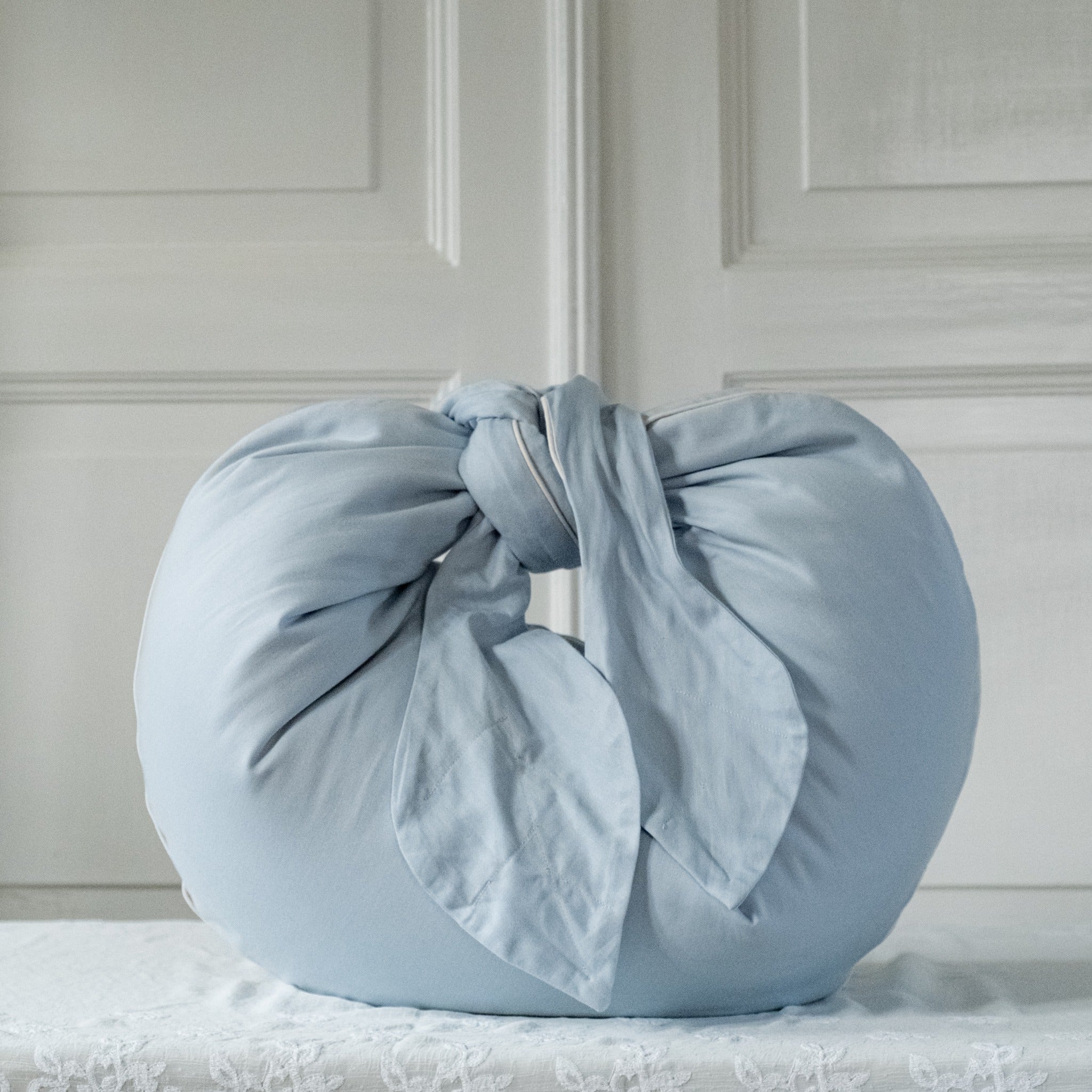 That’s Mine Poduszka do karmienia Moon Baby blue