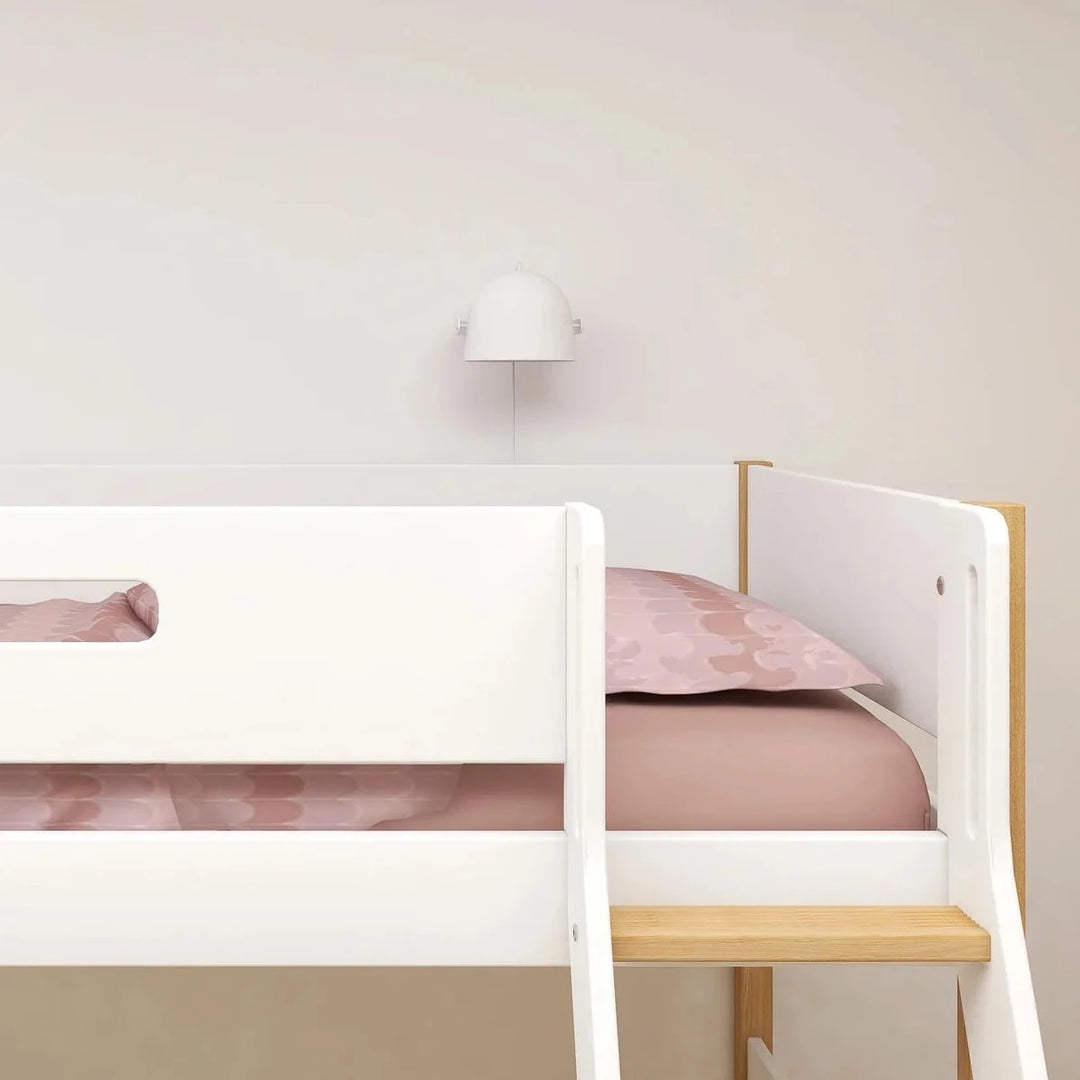 Flexa Półwysokie łóżko z pochyłą drabinką z kolekcji Nor White Oak