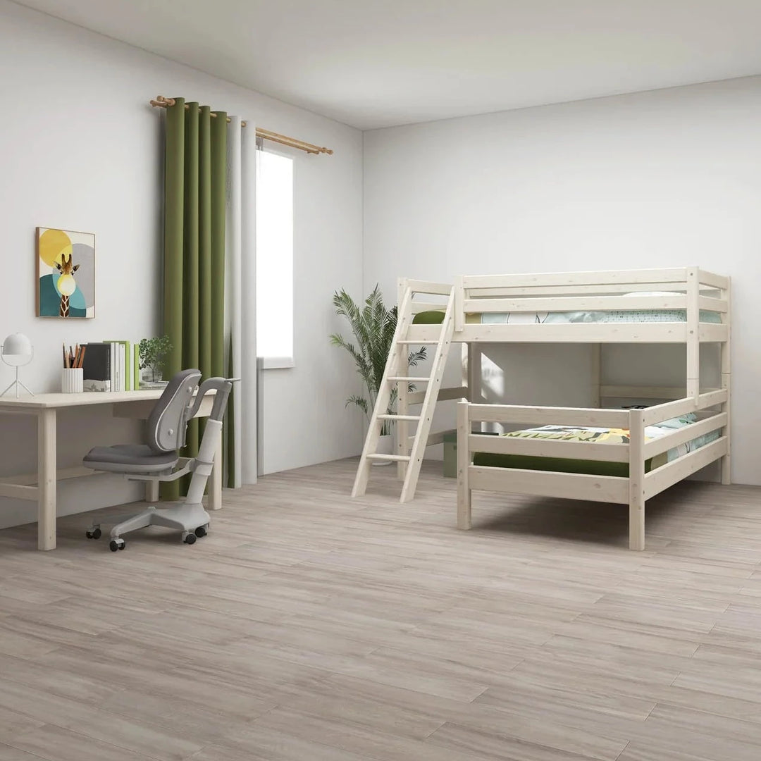 Flexa Łóżko dziecięce wysokie z pochyła drabinką Classic White Washed Pine