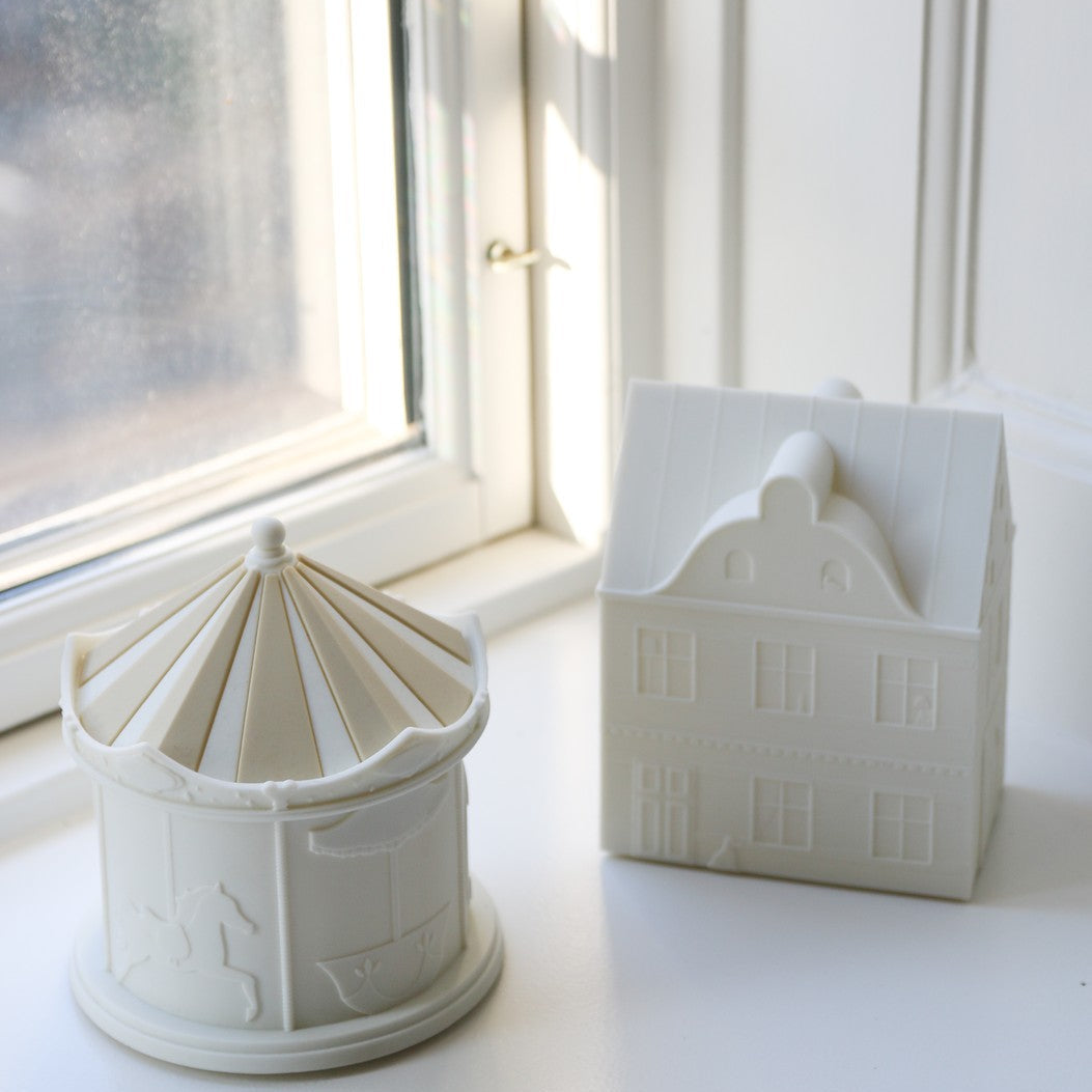 Cam Cam Copenhagen Lampka nocna dla dziecka w kształcie karuzeli Off-White