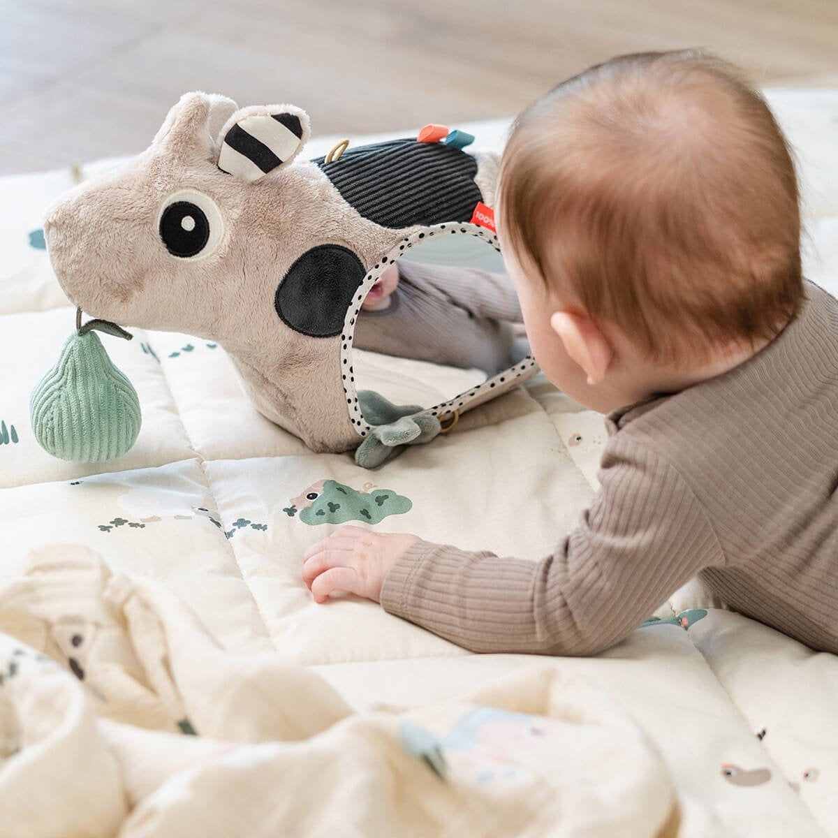 Done by Deer Lusterko Stojące dla niemowlaka Dotti Sand