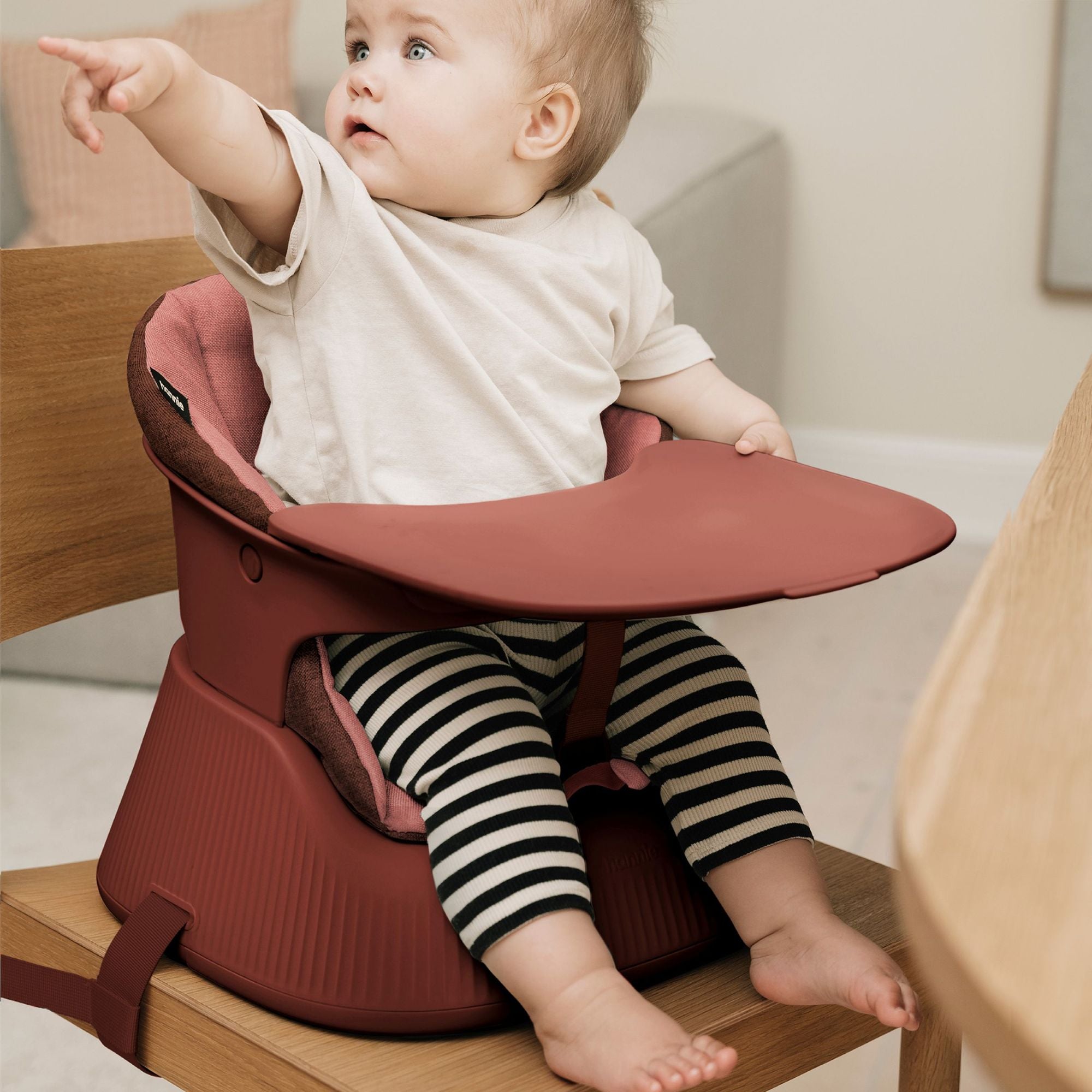 Hannie Przenośne krzesełko do karmienia Mahogany Red