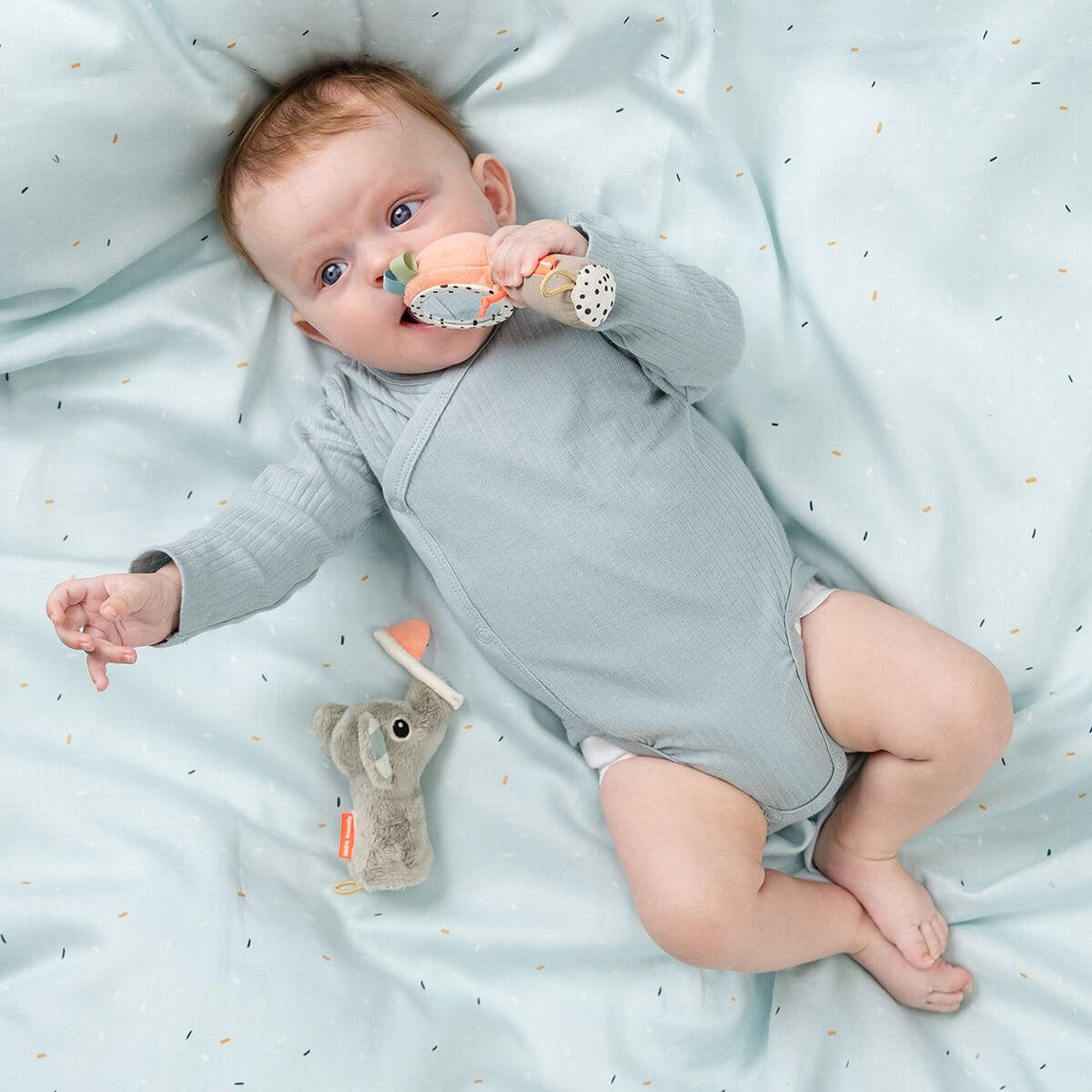 Done by Deer Zestaw dla niemowlaka Grzechotka i Lusterko Celebration