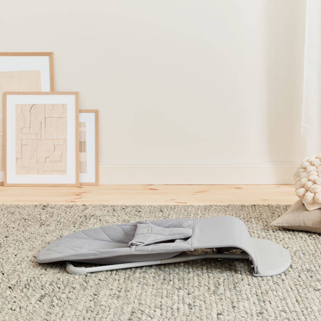 Babybjorn Leżaczek dla niemowlaka Bliss Woven Petal Quilt Jasnoszary zabawka