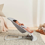 Babybjorn Leżaczek dla niemowlaka Bliss Woven Petal Quilt Jasnoszary zabawka