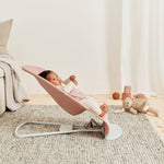 Babybjorn Leżaczek dla niemowlaka Bliss Woven Petal Quilt zgaszony róż zabawka