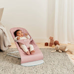 Babybjorn Leżaczek dla niemowlaka Bliss Woven Petal Quilt zgaszony róż zabawka