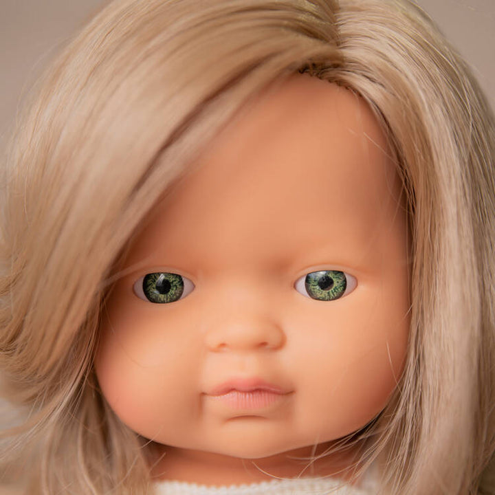 Miniland Lalka dziewczynka  Europejka Ciemny Blond Colourful Edition 38 cm