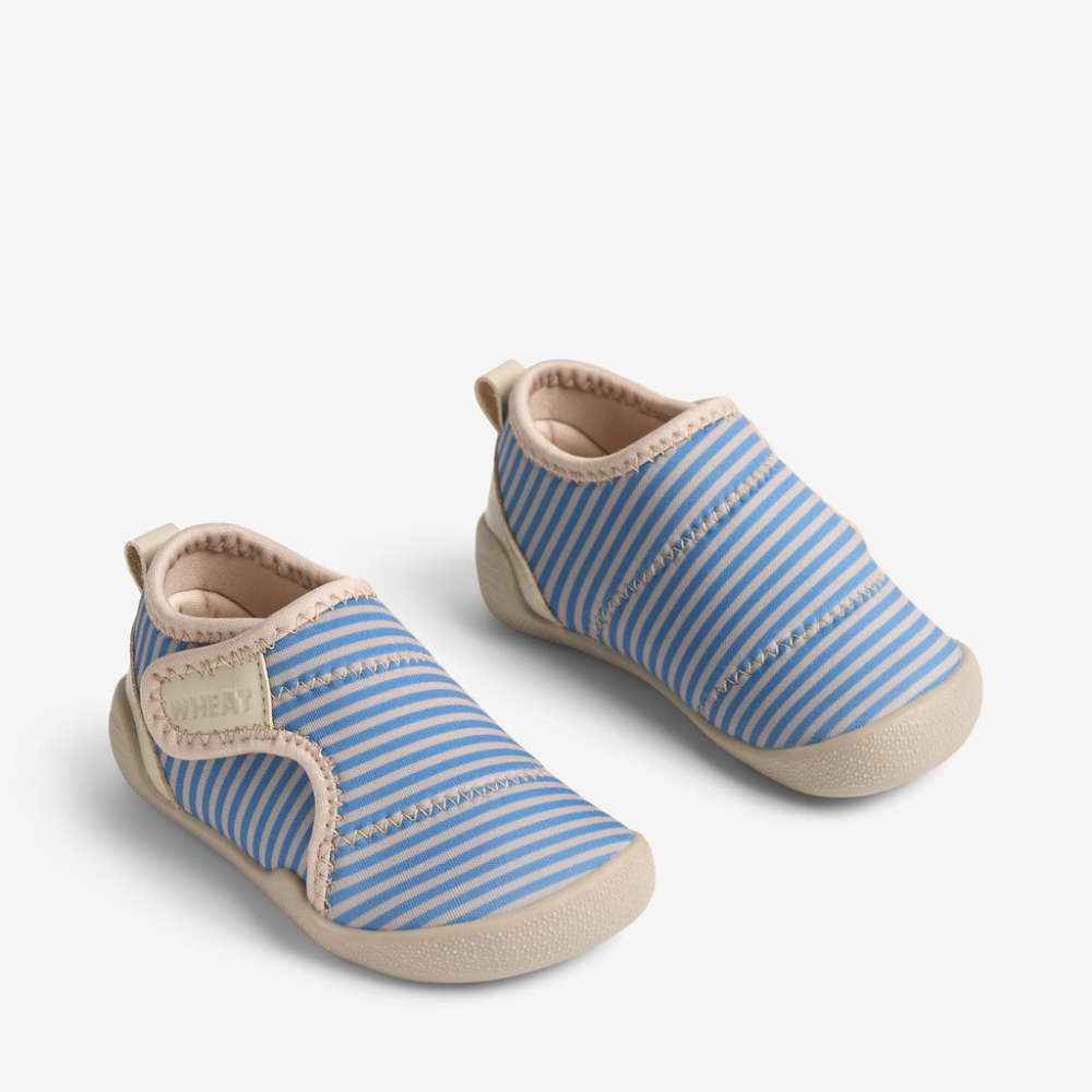 Wheat buciki plażowe dziecięce Shawn blue swim stripe