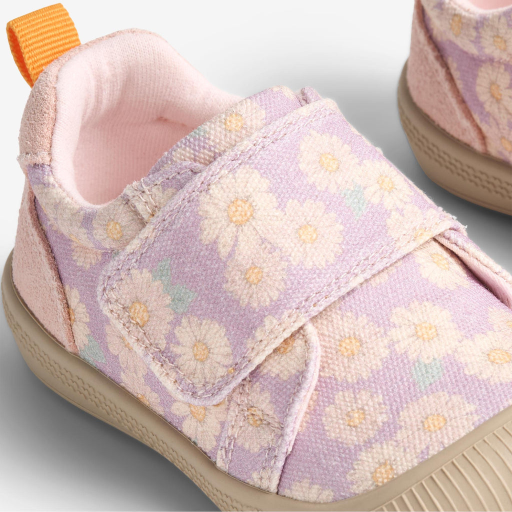 Wheat dziecięce buciki prewalker Kei lavender daisies