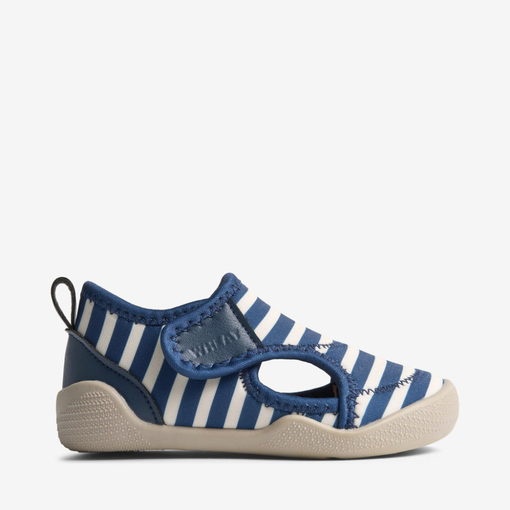 Wheat buciki plażowe dziecięce Swirl indigo stripe