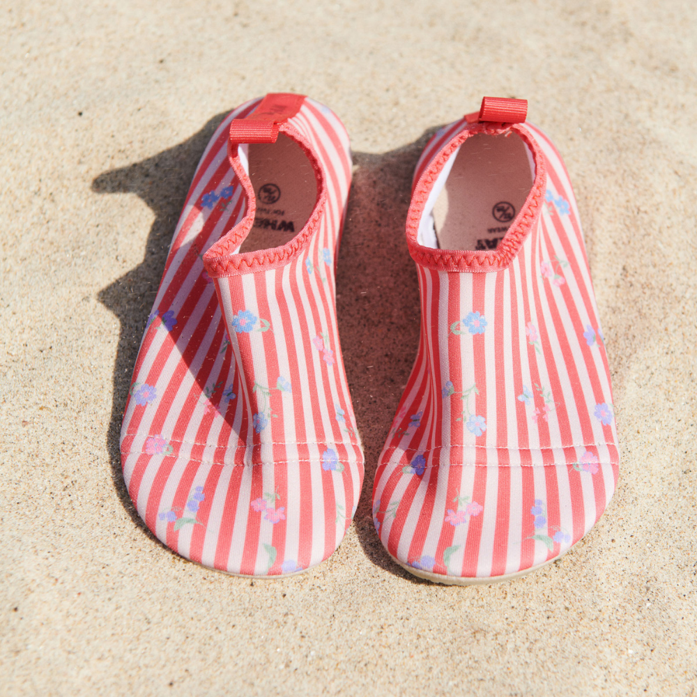 Wheat buty do wody dla dzieci Dolphin red stripe flowers