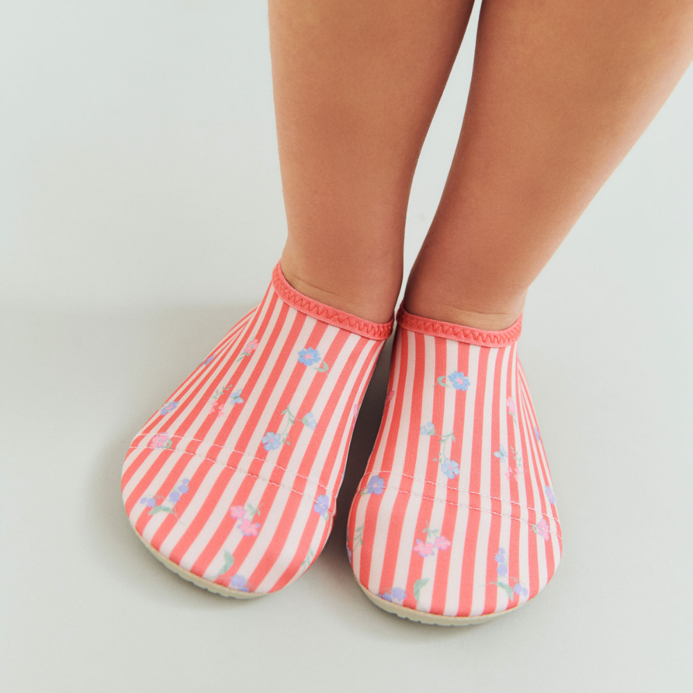 Wheat buty do wody dla dzieci Dolphin red stripe flowers