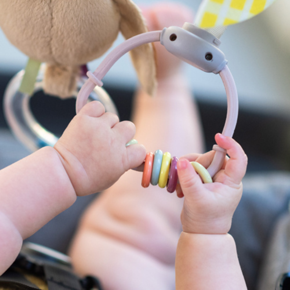 Taf Toys Pałąk z Zawieszkami Zabawa i Rozwój w Dwóch Etapach