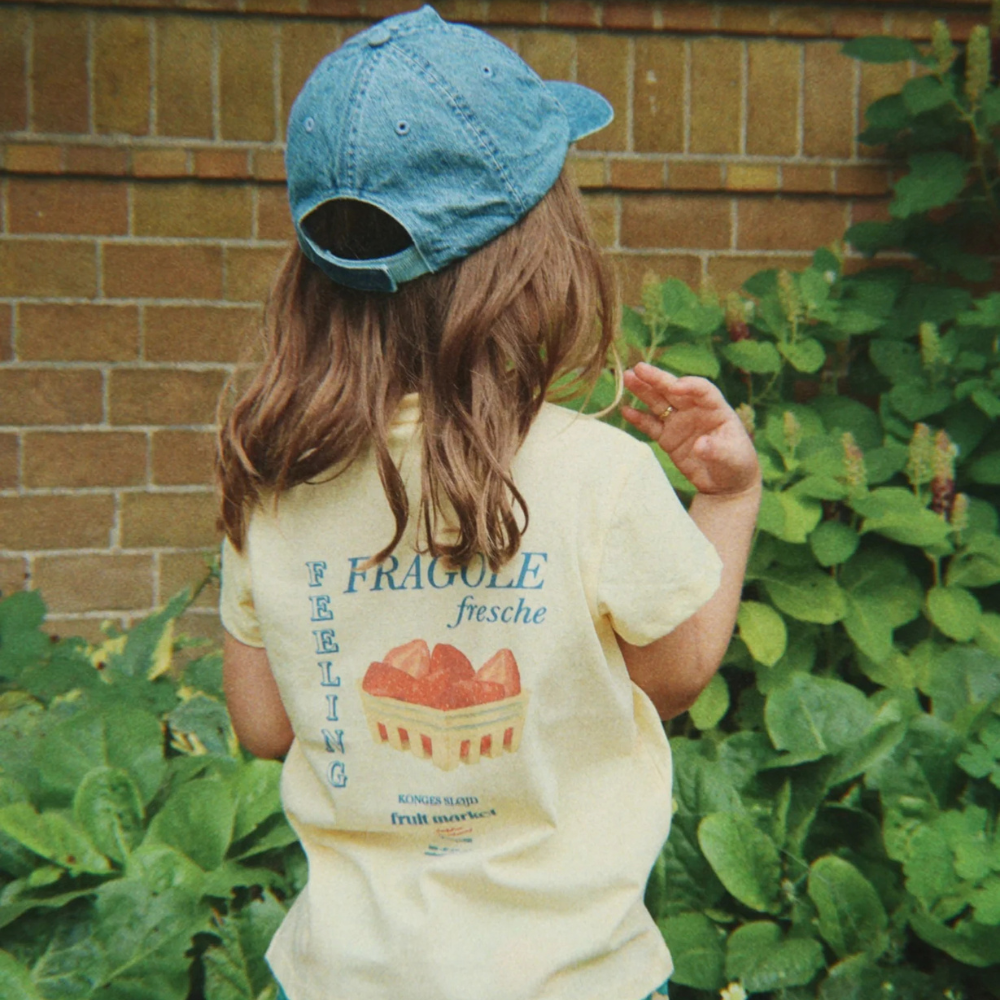 Konges Slojd Dżinsowa czapka z daszkiem dziecięca Magot Denim blue