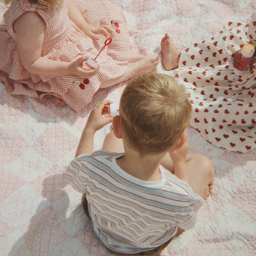 Konges Slojd bawełniany komplet dziecięcy koszulka i spodenki Famo Pearl Stripe