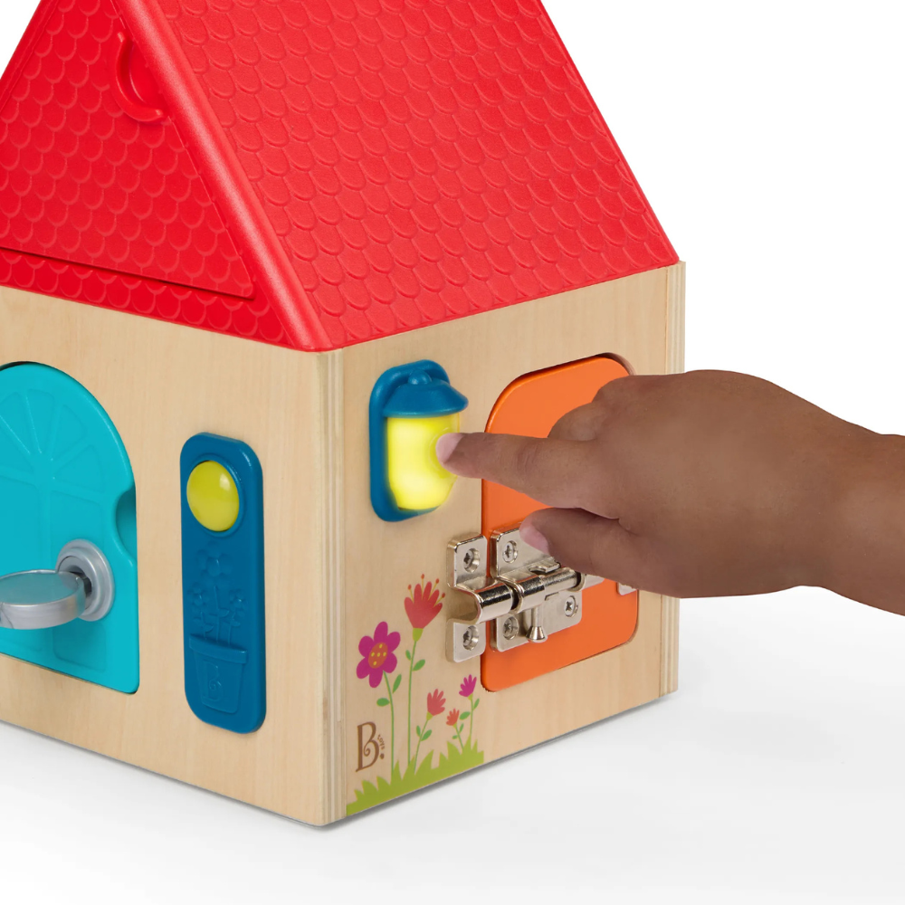 B. Toys Drewniany domek manipulacyjny z zamknięciami