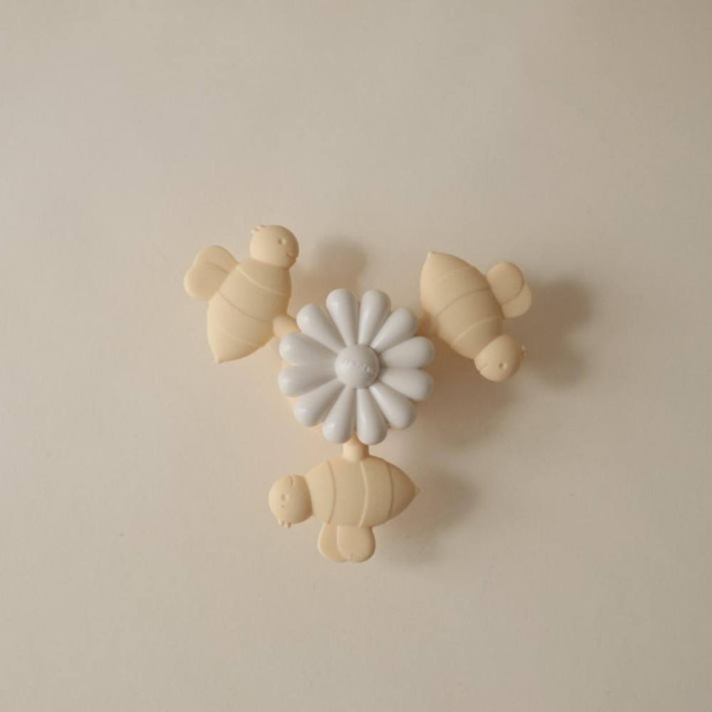 Mushie Spinner Sensoryczny z Przyssawką Bee