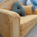 Muzpony Sztruksowa rozkładana mini sofa dziecięca Sandy Yellow