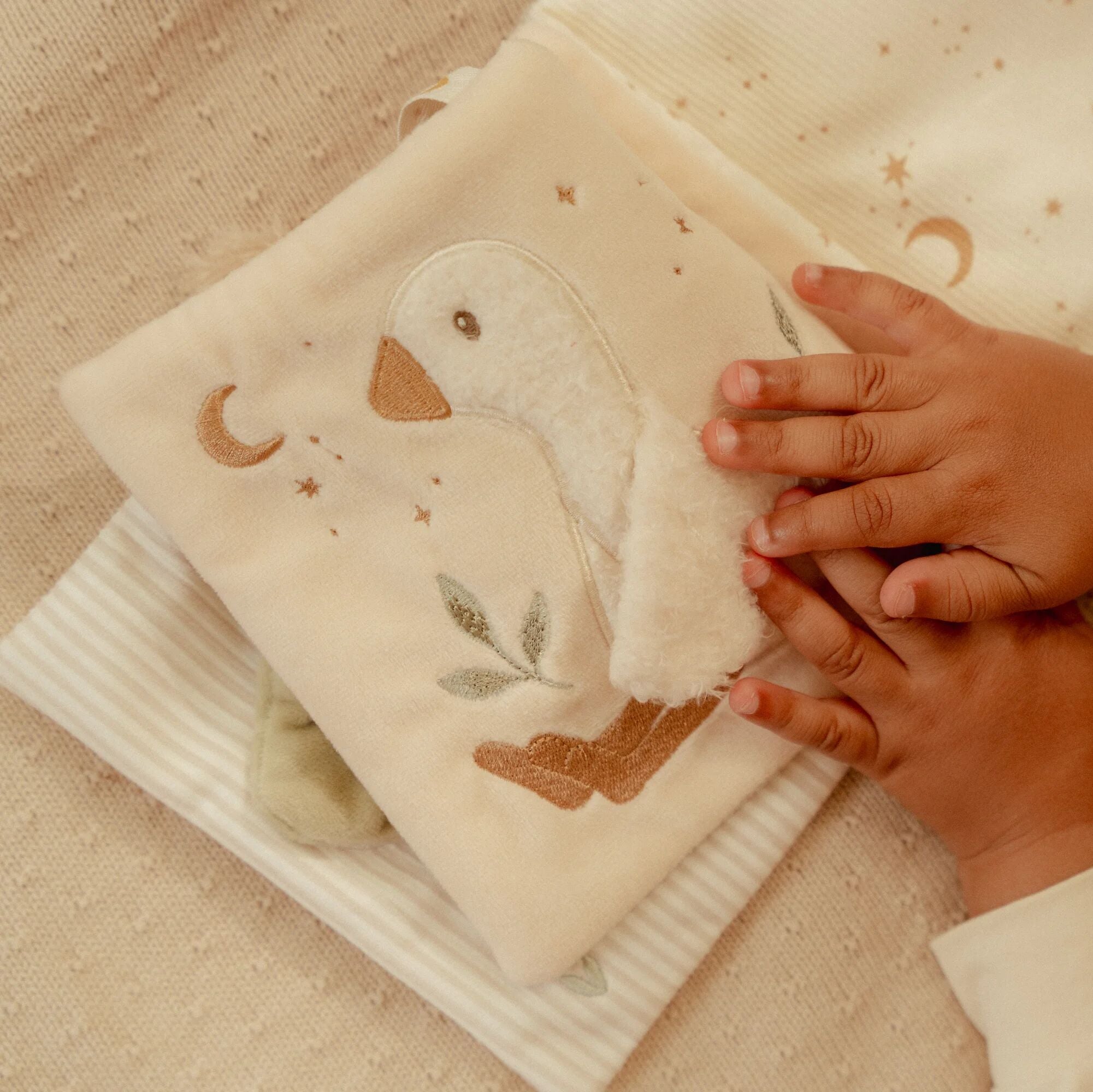 Little Dutch Książeczka aktywizująca dla niemowlaka Newborn Naturals