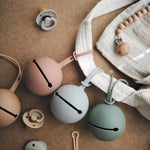 Mushie Etui na smoczek do wózka Kula Ball Soft Lilac