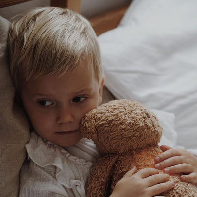 Moonie Szumiący Miś Organic z lampką Cappuccino - 4kidspoint.pl