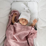 Lullalove Kocyk ażurowy daisy pudrowy róż