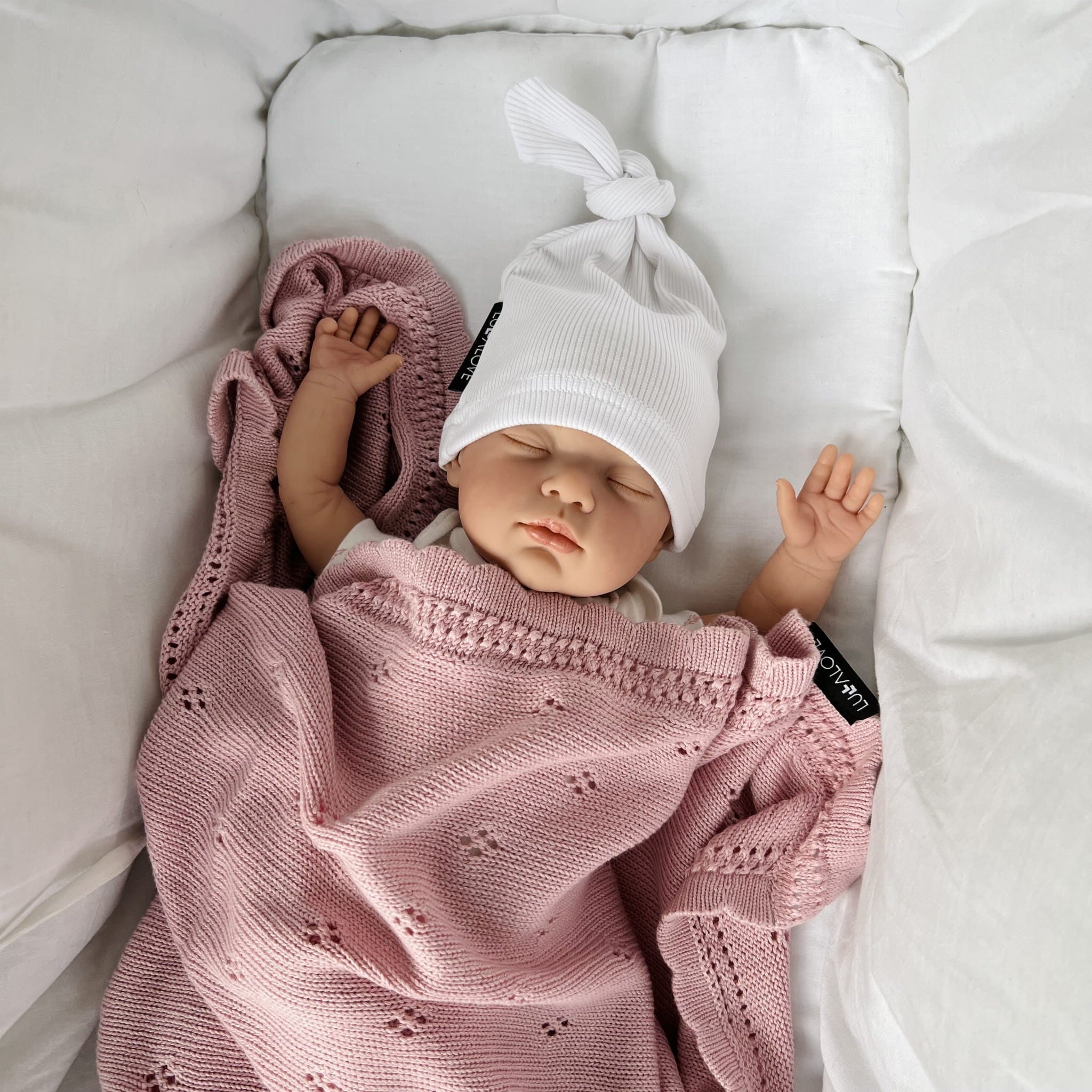 Lullalove Kocyk ażurowy daisy pudrowy róż