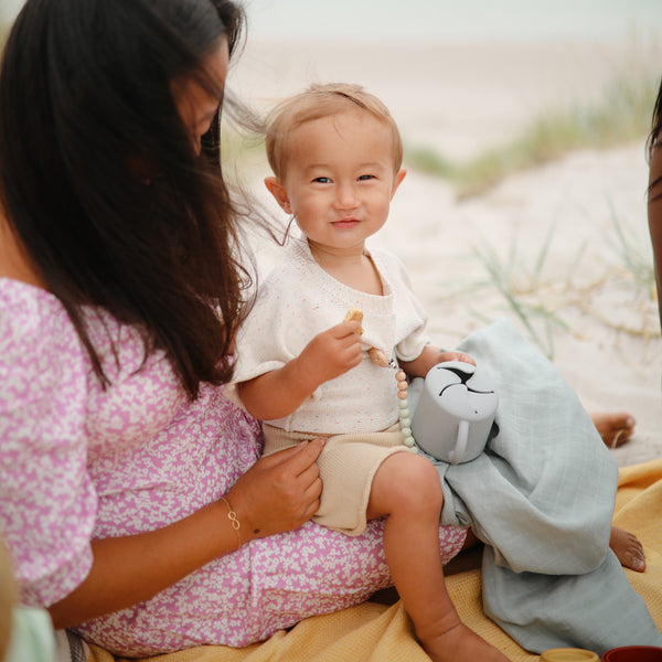 Mushie kubek niewysypek na przekąski Cloudy Mauve - 4kidspoint.pl