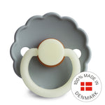 Frigg Smoczek dla niemowlaka kauczukowy Daisy French Gray Night 0+