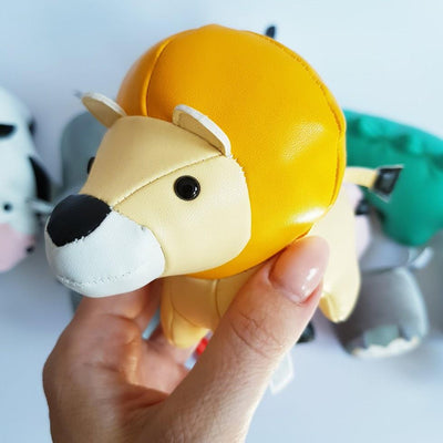 Little Big Friends Maskotka z grzechotką Lew Jackson - 4kidspoint.pl