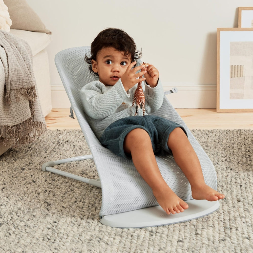 BABYBJORN Leżaczek dla niemowlaka BALANCE SOFT MESH Szary/Biały