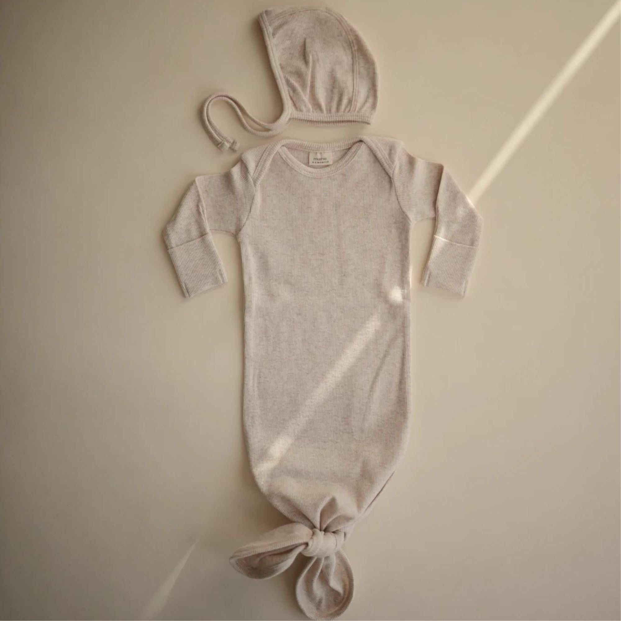 Mushie Pajacyk niemowlęcy wiązany 0-3 m Beige Melange
