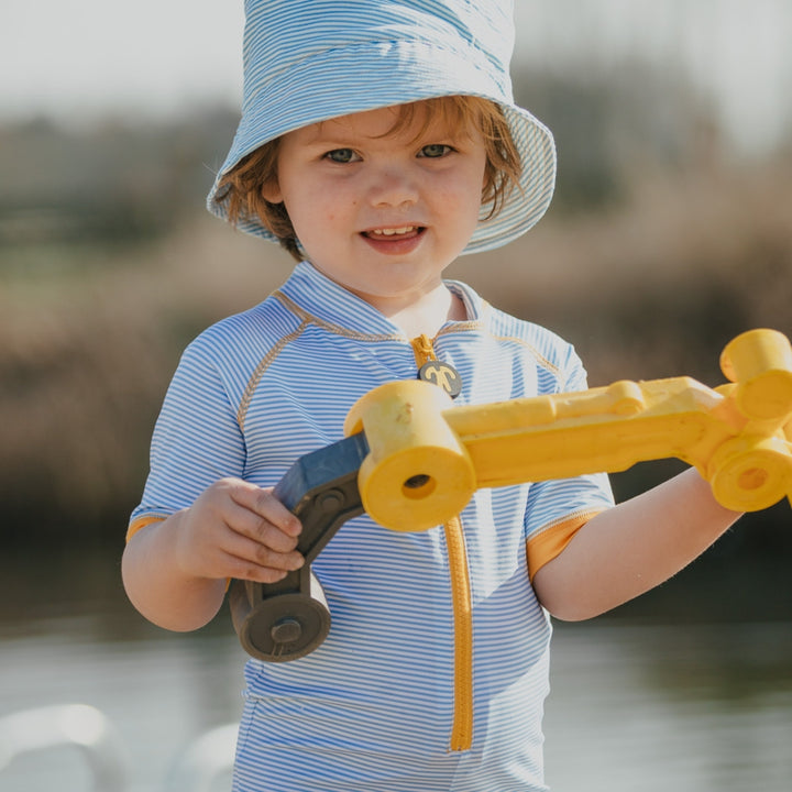 Ducksday Jednoczęściowy strój kąpielowy dla dziecka + bucket hat True Blue rozmiar 98