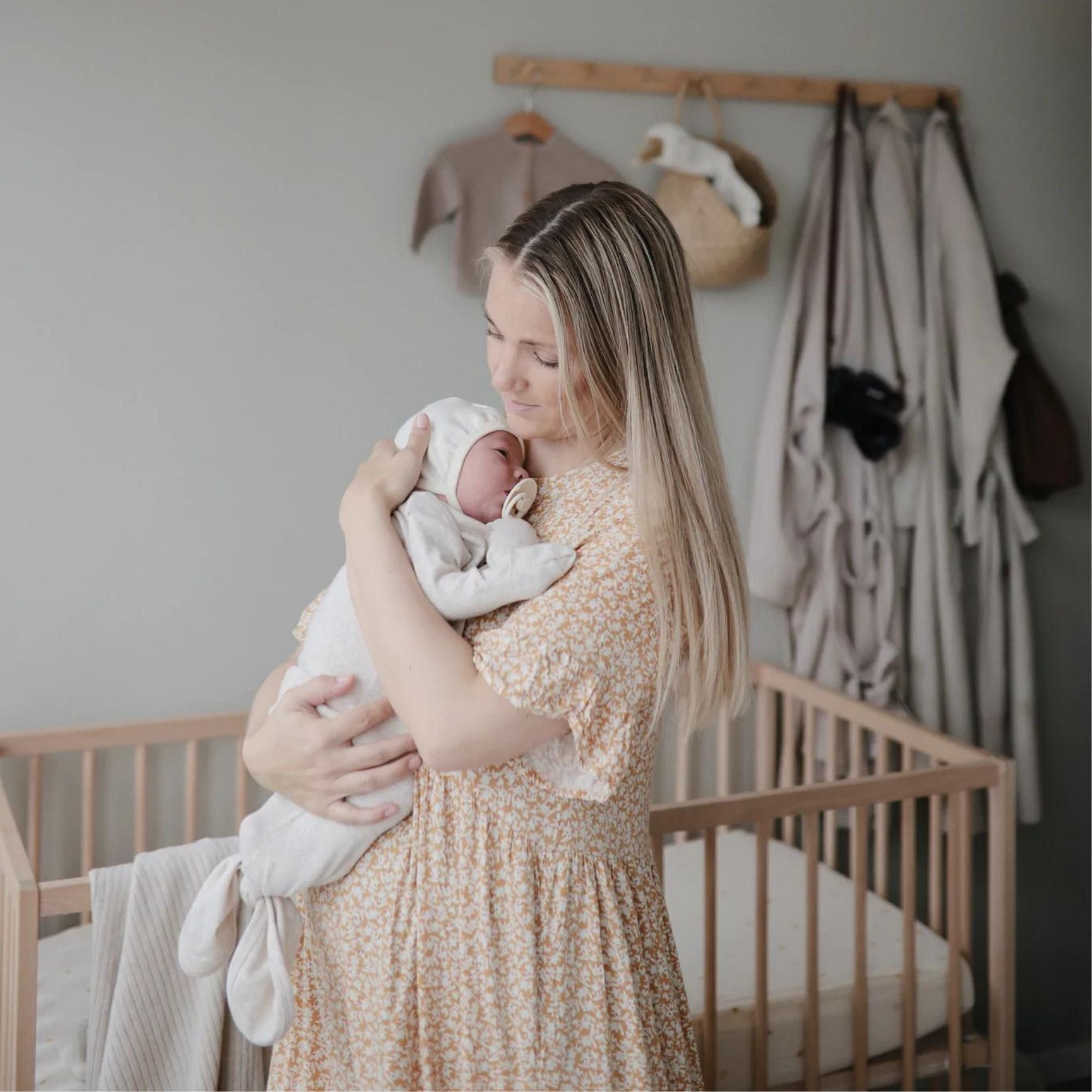 Mushie Pajacyk niemowlęcy wiązany 0-3 m Beige Melange