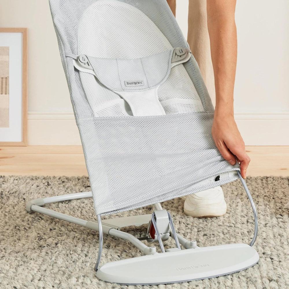 BABYBJORN Leżaczek dla niemowlaka BALANCE SOFT MESH Szary/Biały