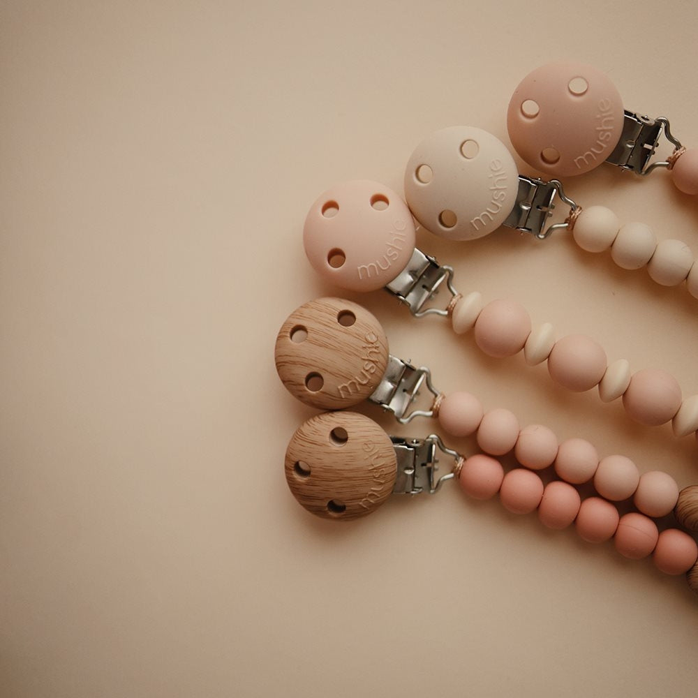 Mushie Koralikowa zawieszka do smoczka Eva Blush