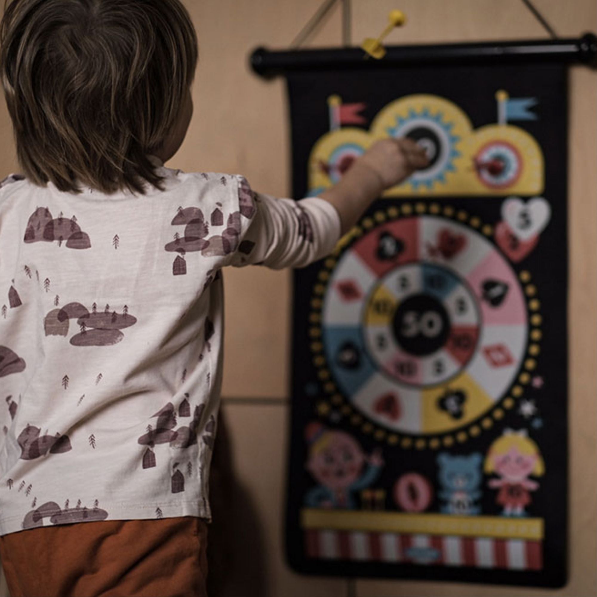 Janod Magnetyczna gra w rzutki Wesołe miasteczko 4+ - 4kidspoint.pl