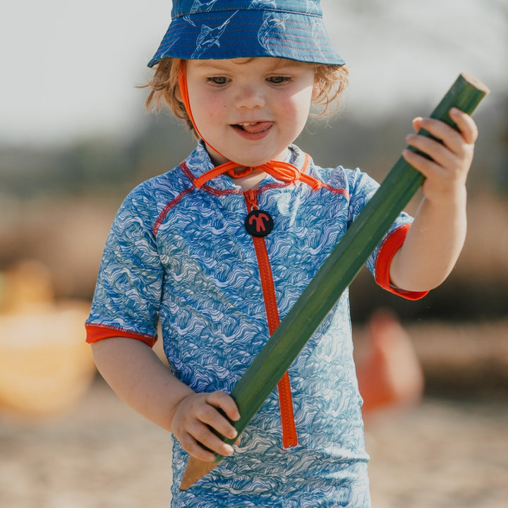 Ducksday Jednoczęściowy strój kąpielowy dla dziecka + bucket hat Straya rozmiar 86