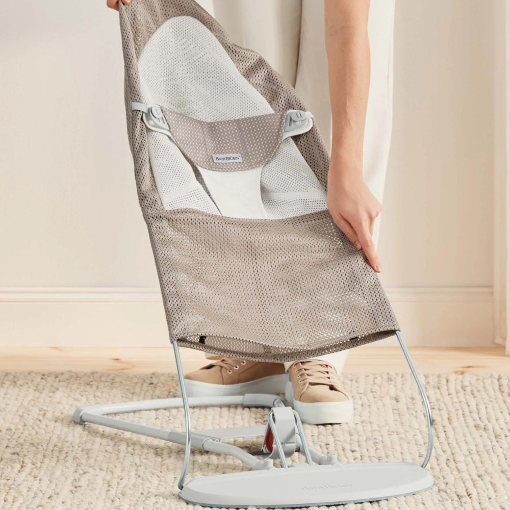 BABYBJORN Leżaczek dla niemowlaka BALANCE SOFT MESH Szary Beż/Biały